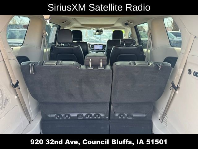Used 2021 Chrysler Pacifica Limited AWD/4WD image 11