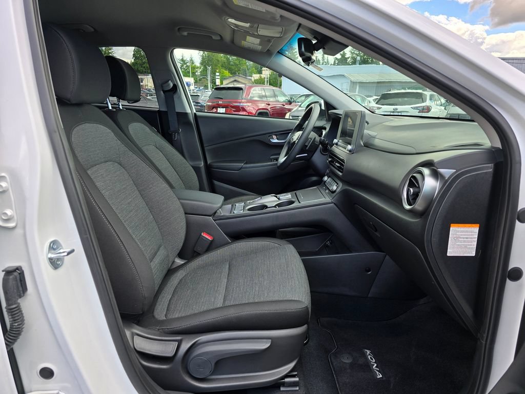 Used 2023 Hyundai Kona SE FWD image 11