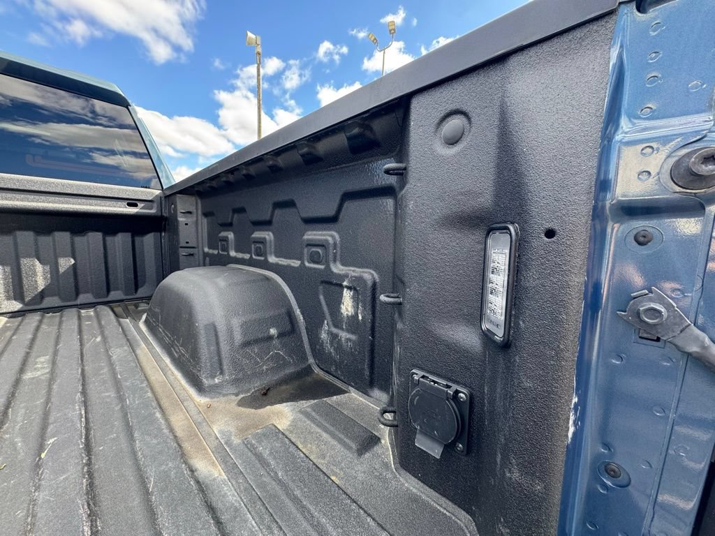 Used 2024 Chevrolet Silverado 1500 High Country w/ High Country Premium Package AWD/4WD image 13