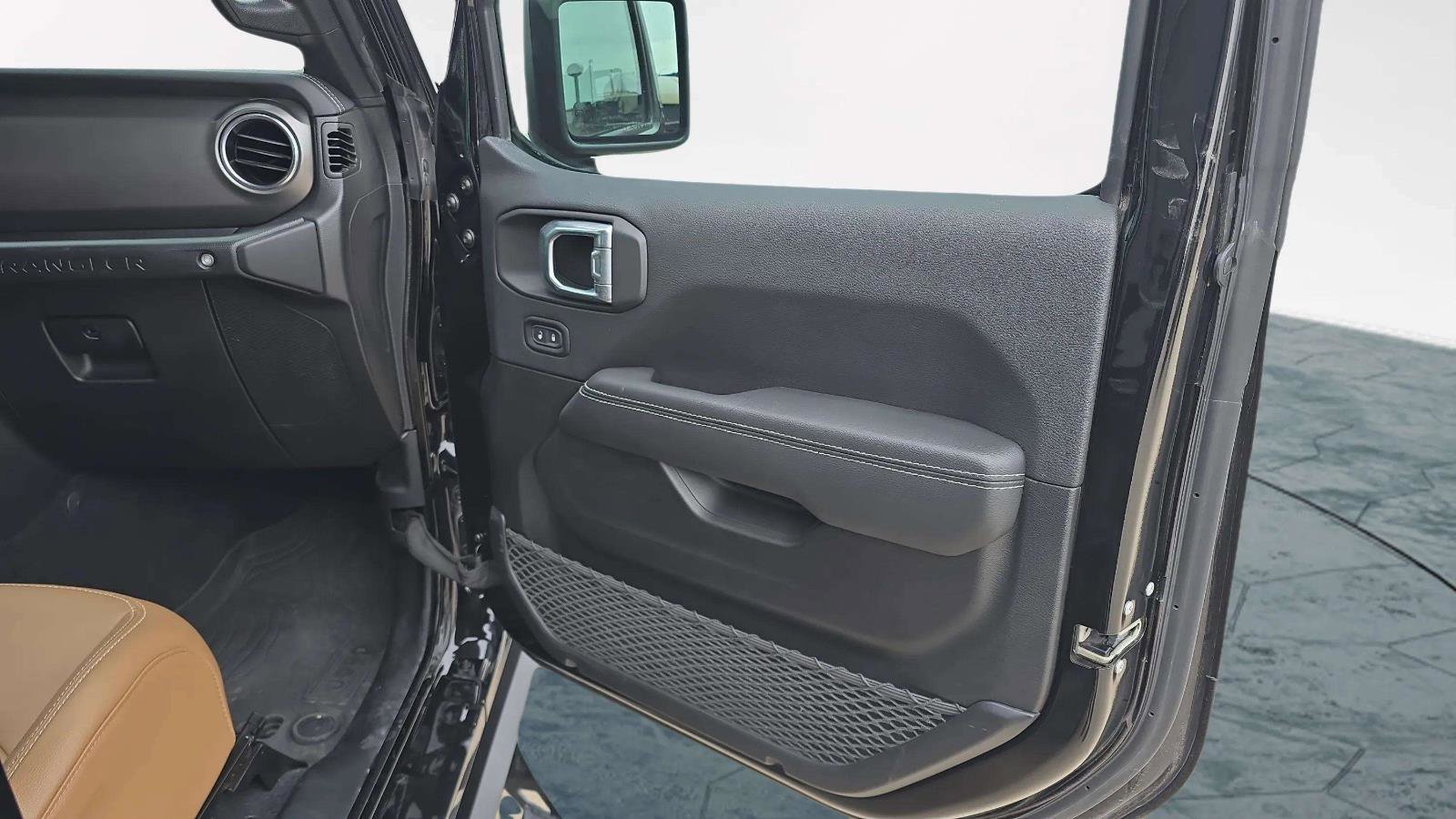 Used 2023 Jeep Wrangler Unlimited Rubicon w/ LED Lighting Group image 26