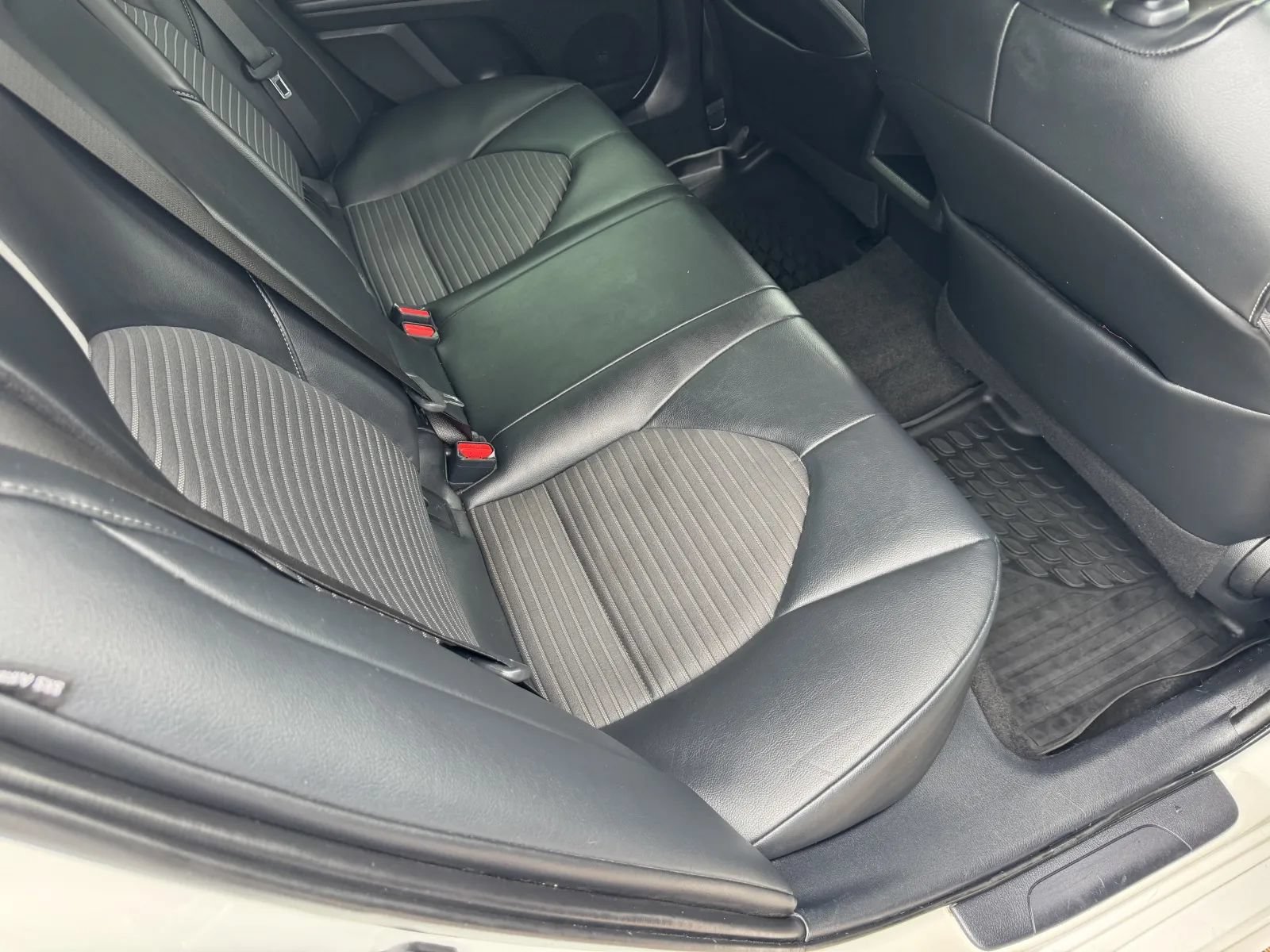 Used 2021 Toyota Camry SE FWD image 35