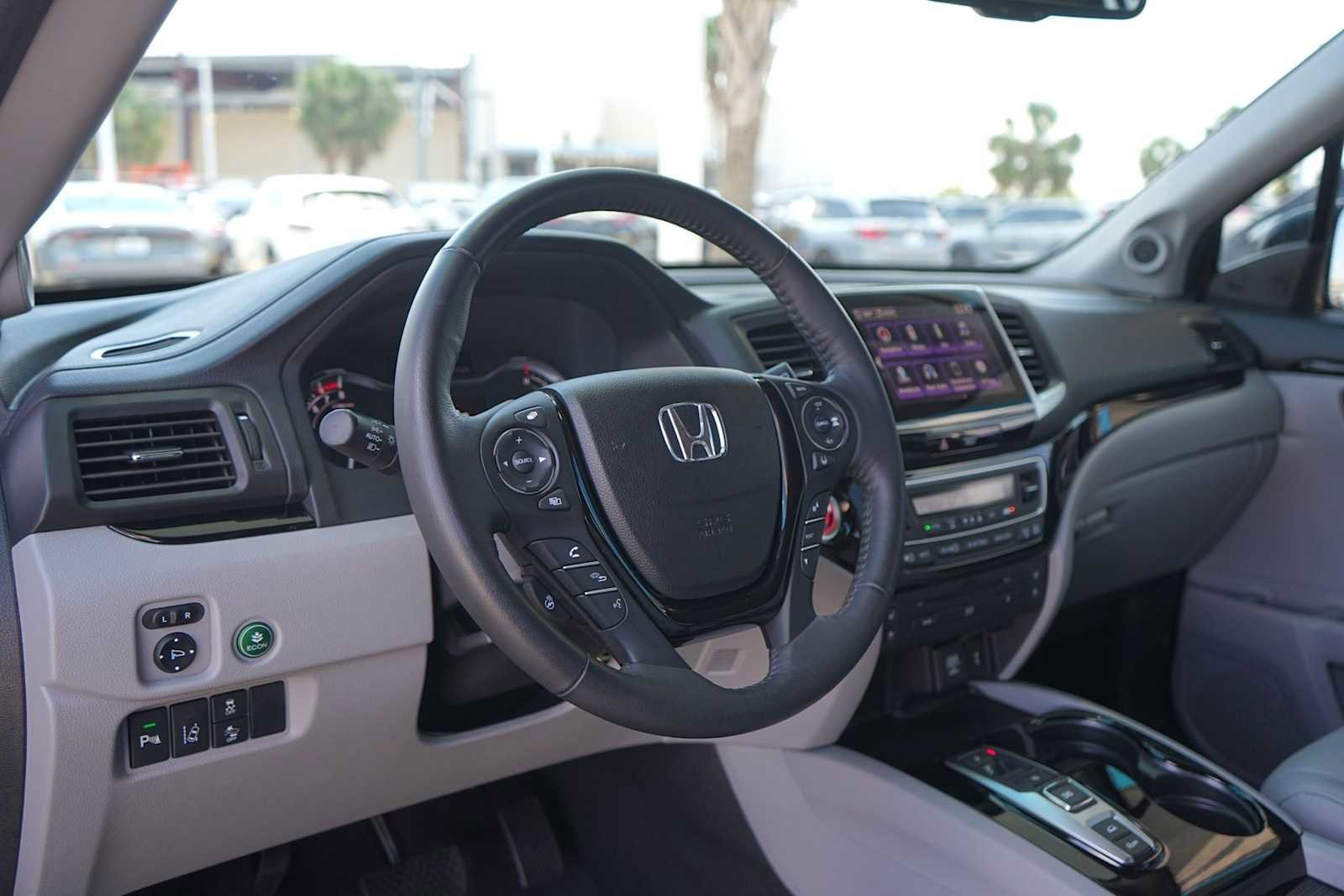 Used 2017 Honda Pilot Elite image 2