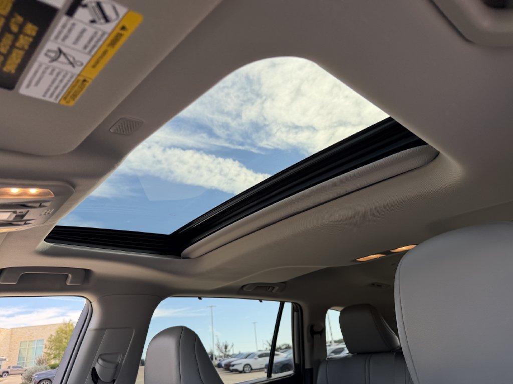 Used 2022 Toyota Highlander XLE FWD image 25