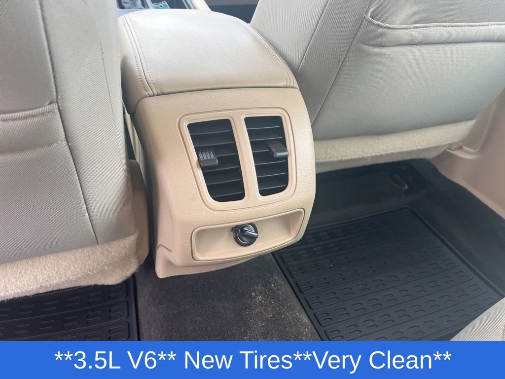 Used 2016 Ford Taurus SE FWD image 27