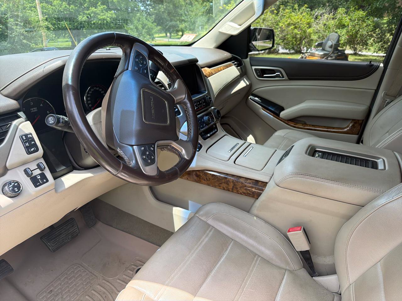 Used 2016 GMC Yukon Denali w/ Open Road Package AWD/4WD image 13