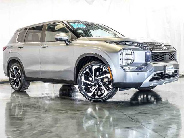 Used 2024 Mitsubishi Outlander SE AWD/4WD image 2