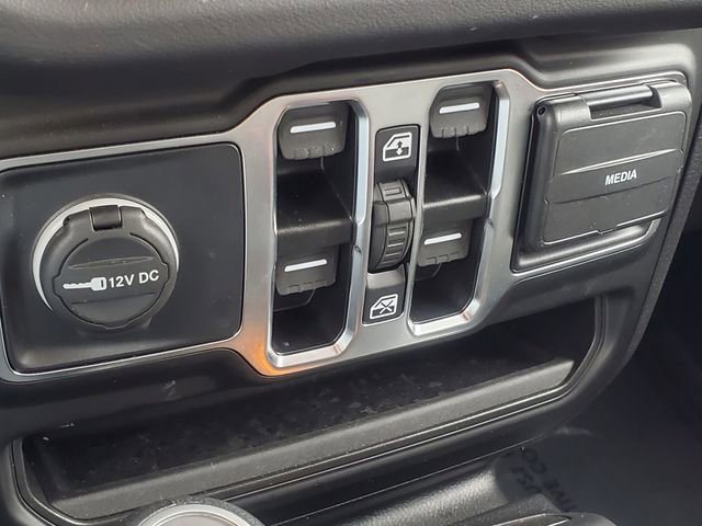 Used 2025 Jeep Wrangler Unlimited Sahara image 26