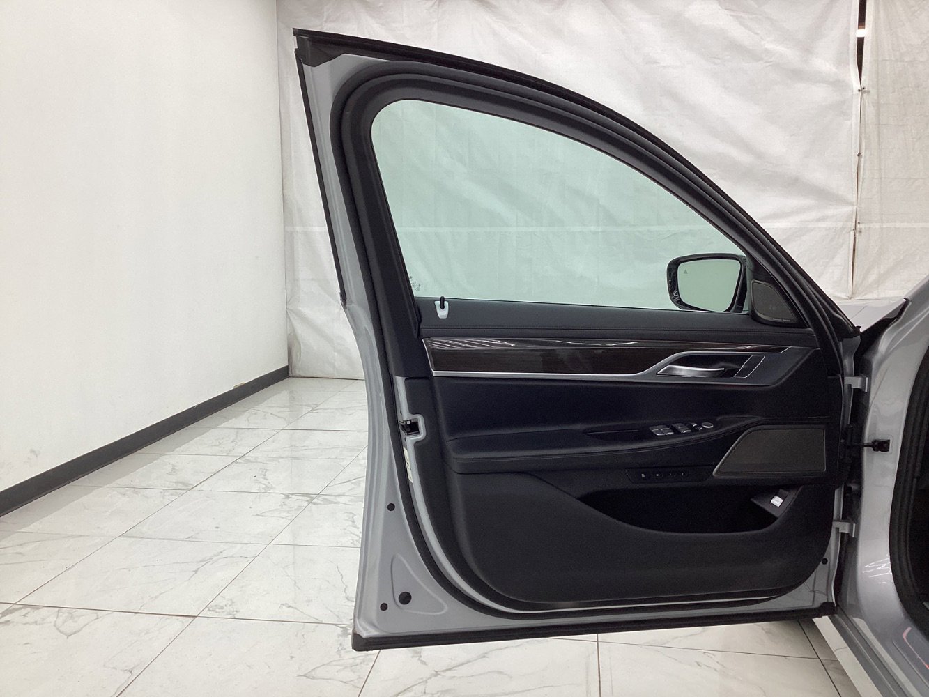 Used 2019 BMW 740i xDrive image 18