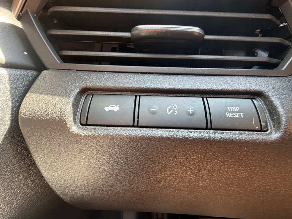 Used 2024 Nissan Altima 2.5 SV FWD image 15