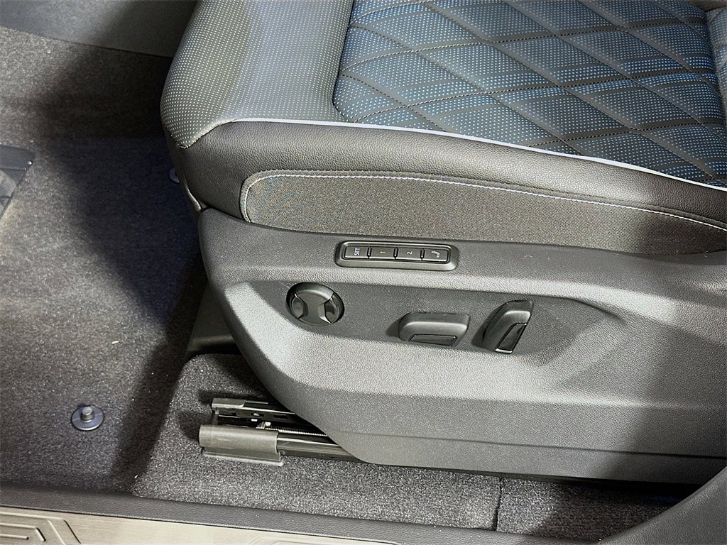 New 2026 Volkswagen Atlas Cross Sport SEL Premium R-Line image 8