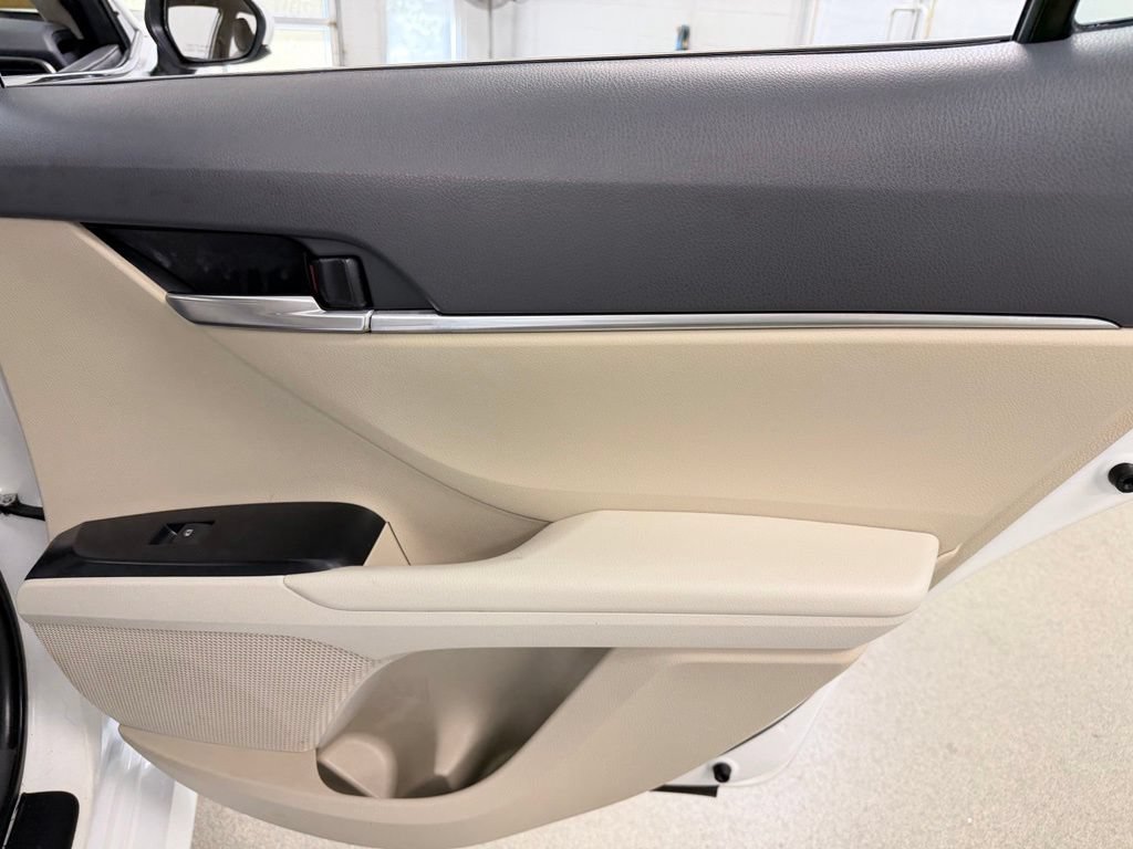 Used 2020 Toyota Camry LE FWD image 27