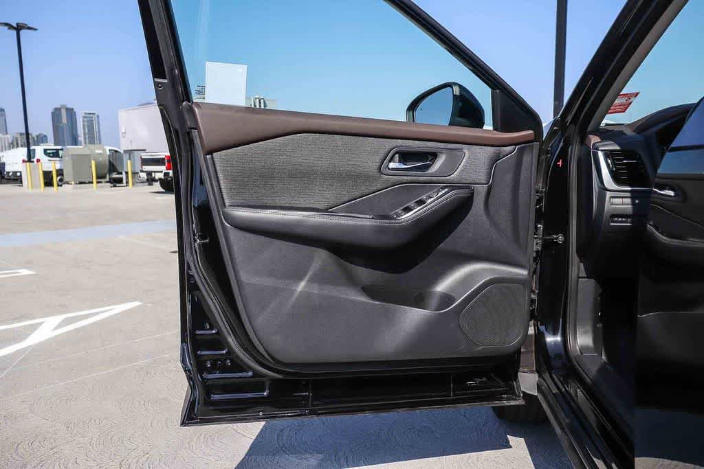 Used 2022 Nissan Rogue SV FWD image 21