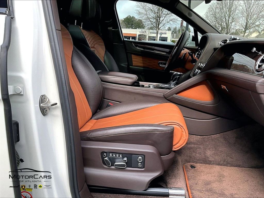 Used 2023 Bentley Bentayga Extended Wheelbase image 9