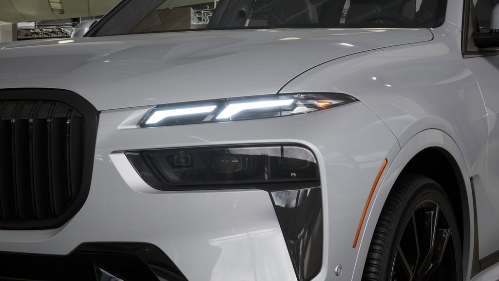 Used 2026 BMW X7 xDrive40i w/ M Sport Package image 35