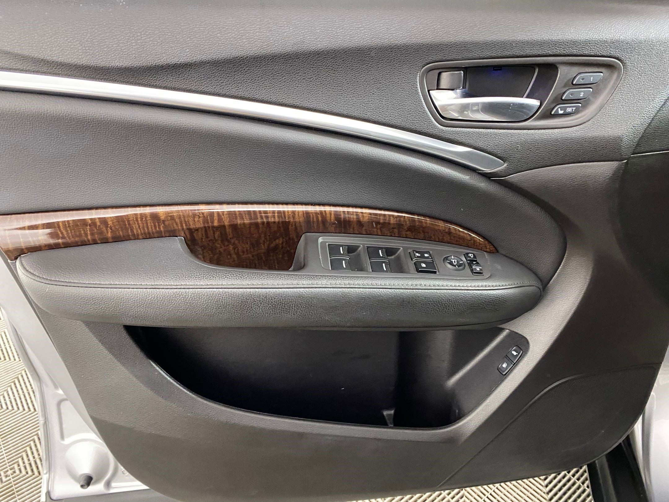 Used 2017 Acura MDX w/ Technology & Entertainment image 12