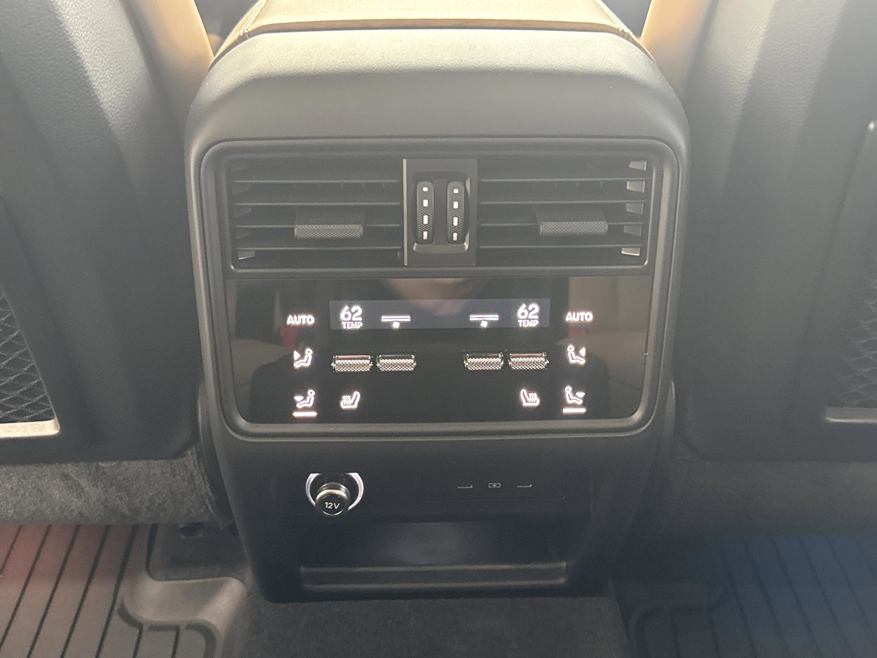 Used 2024 Porsche Cayenne image 37