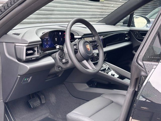 New 2026 Porsche Macan Electric RWD image 4