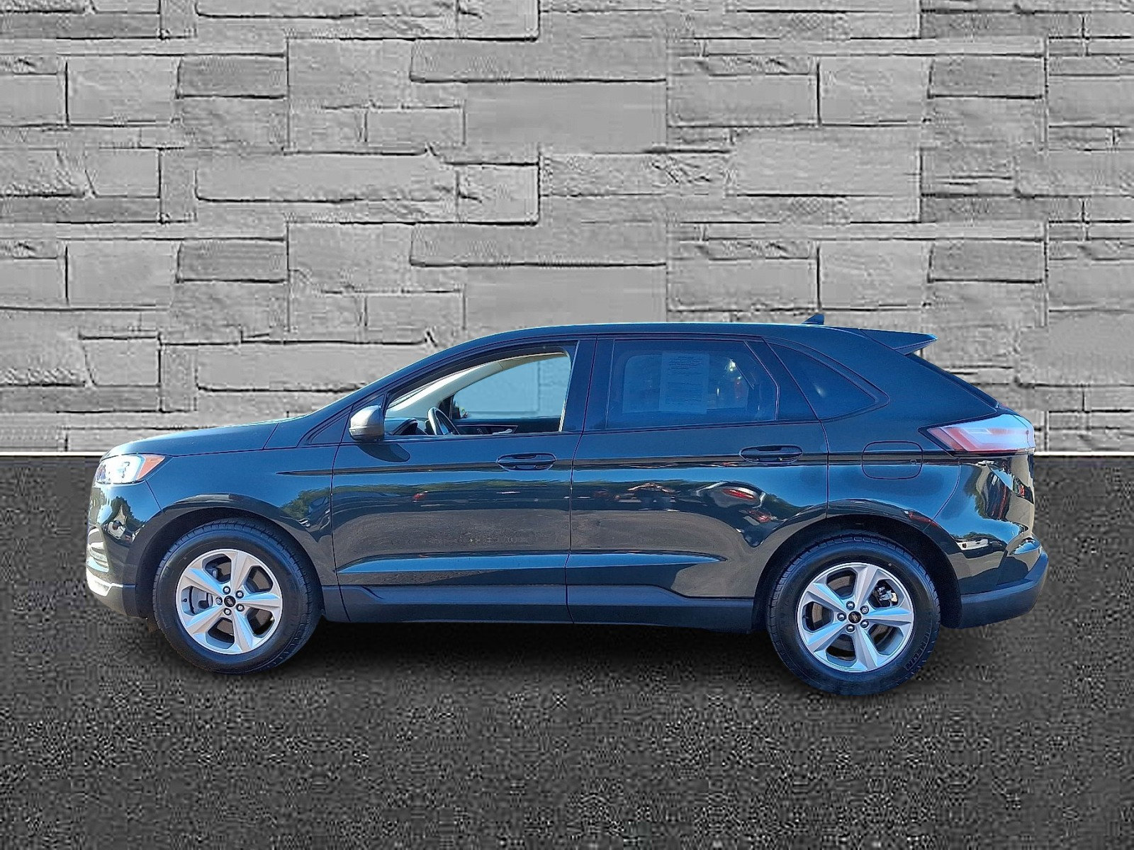 Certified 2024 Ford Edge SE image 6