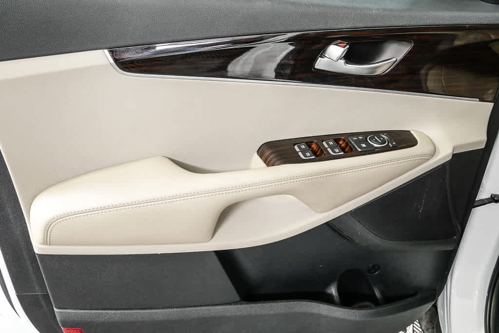 Used 2020 Kia Sorento LX image 6