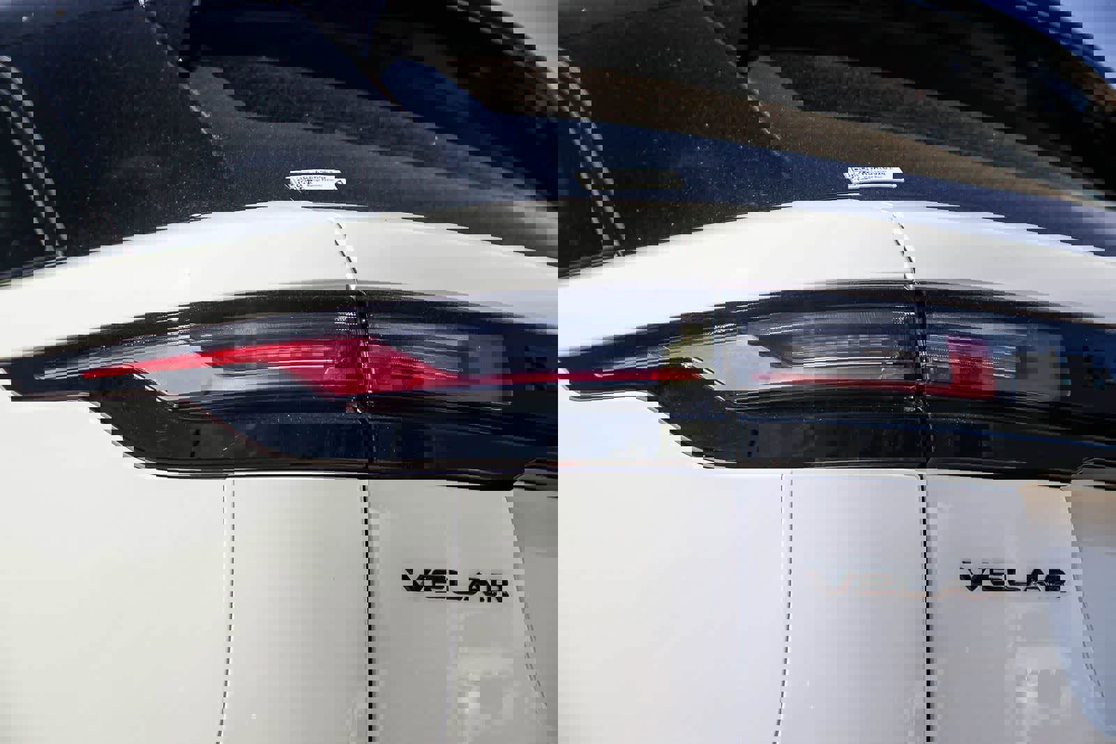 Used 2025 Land Rover Range Rover Velar Dynamic SE image 7