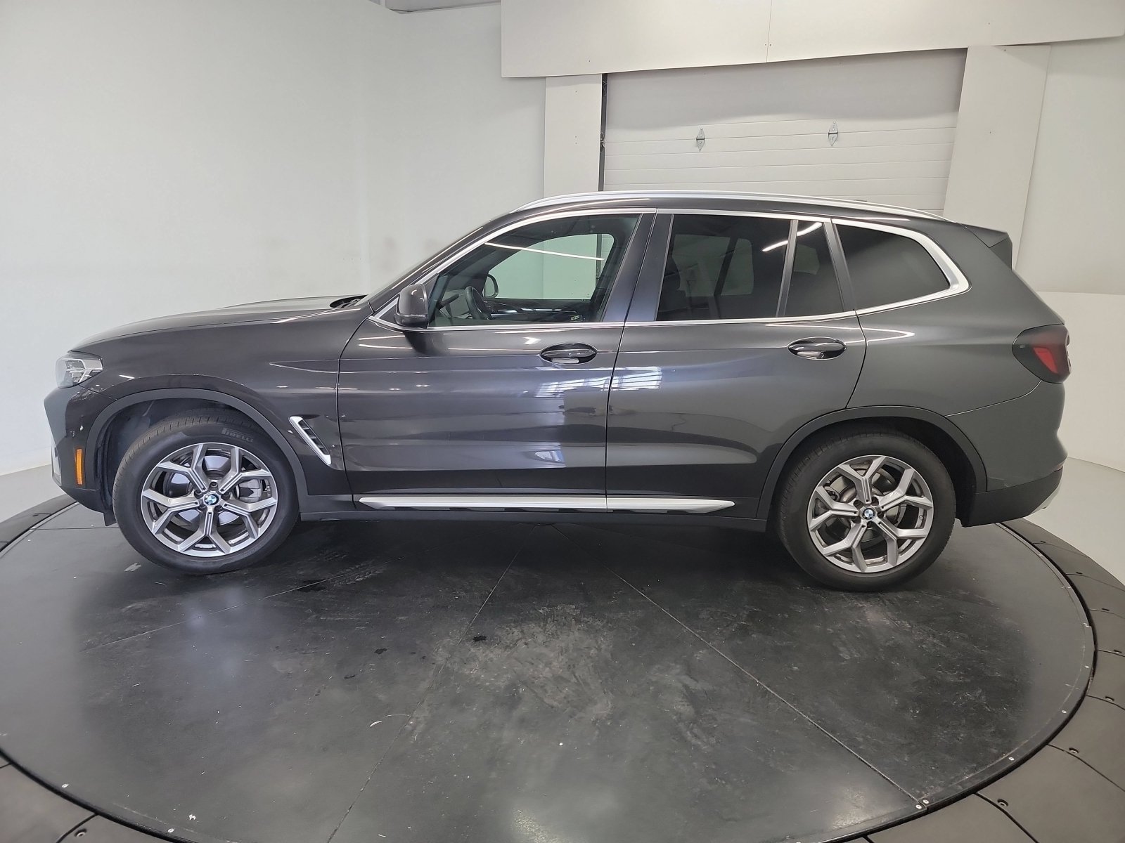 Used 2023 BMW X3 xDrive30i w/ Premium Package AWD/4WD image 4