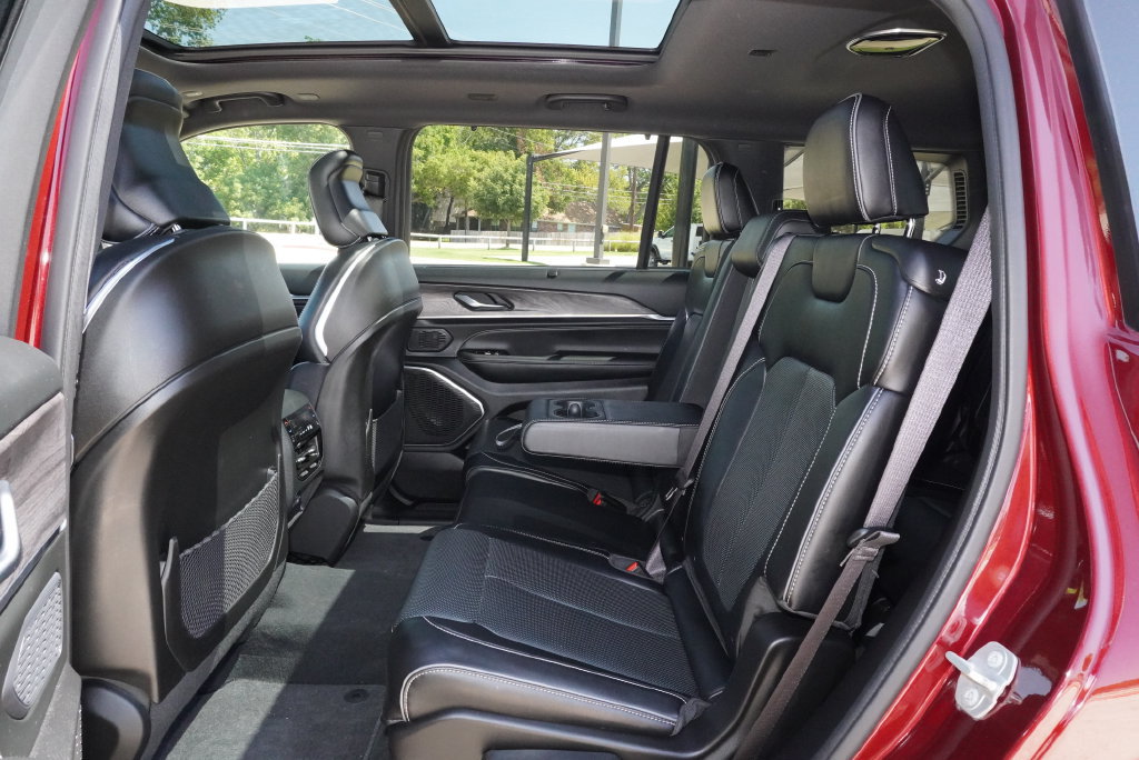 Used 2024 Jeep Grand Cherokee L Overland w/ Advanced Protech Group III AWD/4WD image 32