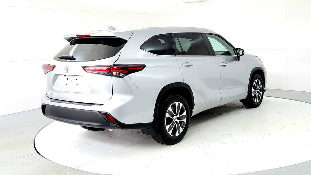 Certified 2024 Toyota Highlander XLE AWD/4WD image 8