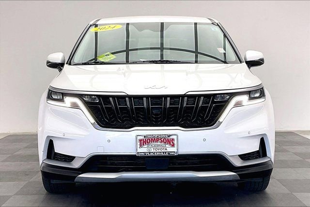 Used 2024 Kia Carnival EX image 2