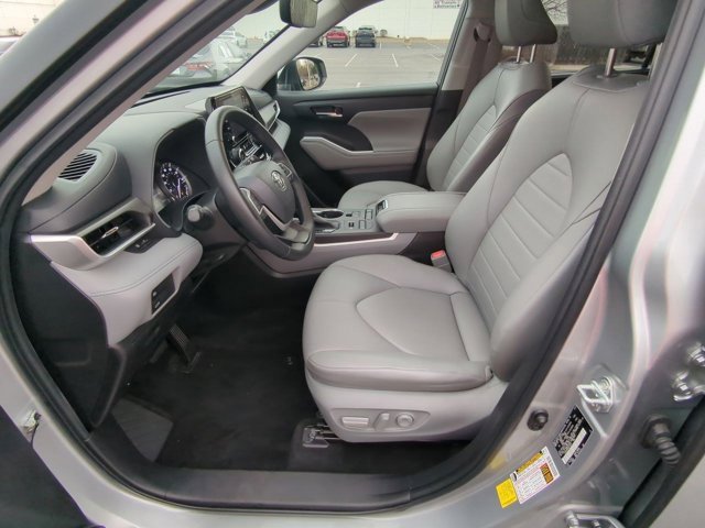 Certified 2022 Toyota Highlander XLE image 8