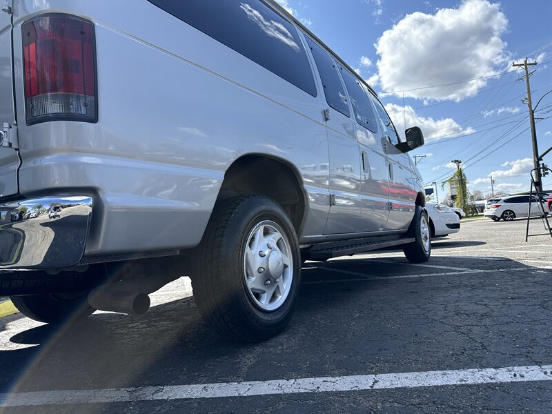 Used 2011 Ford E-350 and Econoline 350 XLT RWD image 5