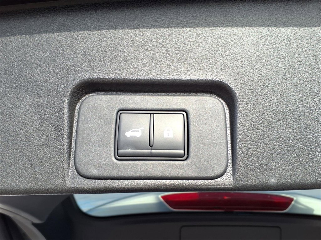 Used 2024 Nissan Rogue SV image 6