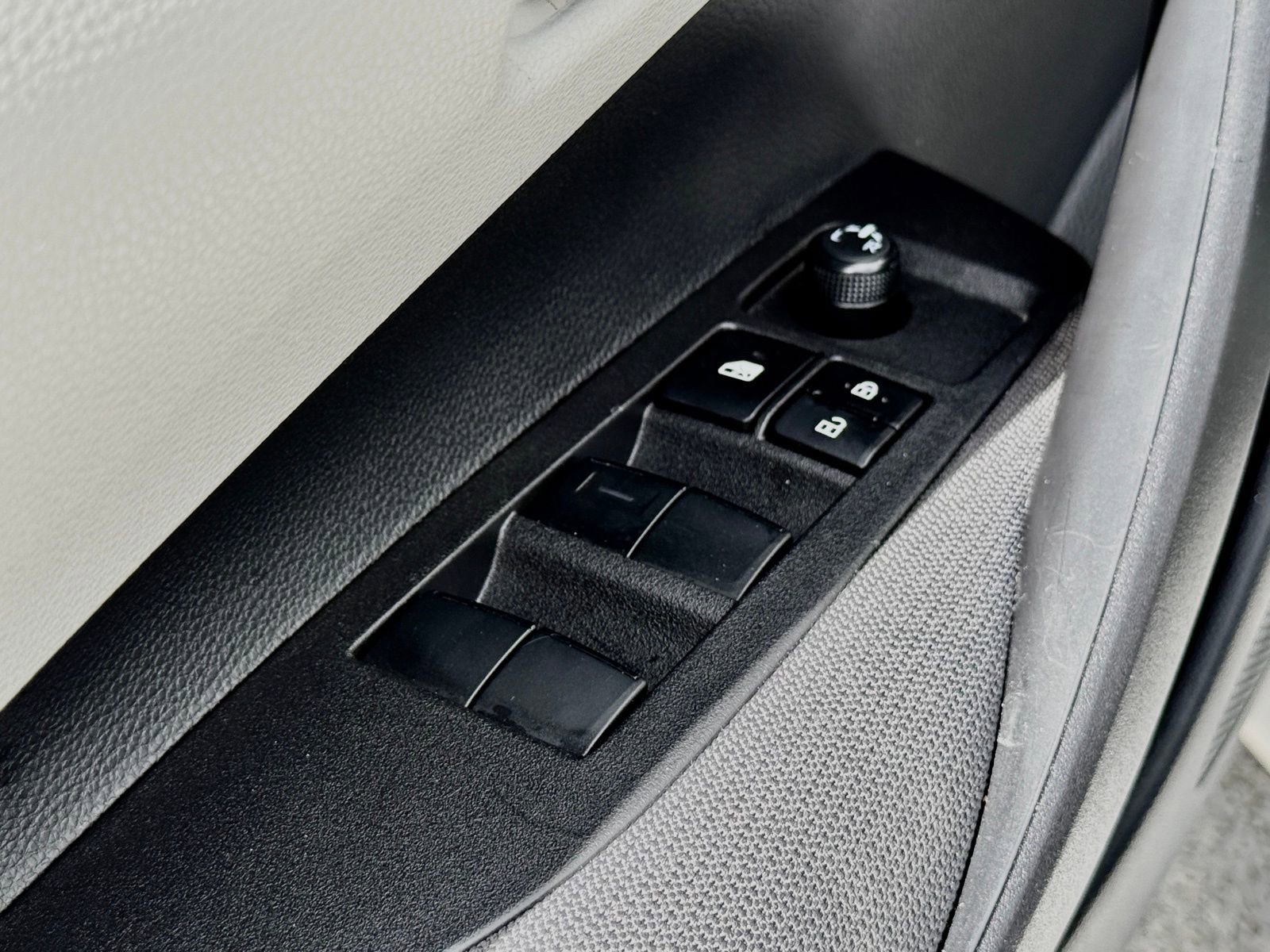 Used 2026 Toyota Corolla LE w/ LE Premium Package FWD image 21