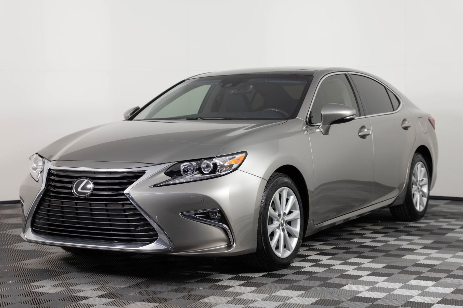 Used 2018 Lexus ES 350 w/ Navigation System Package FWD image 2