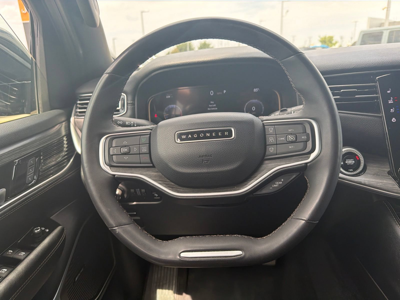 Used 2024 Jeep Wagoneer Series II AWD/4WD image 21