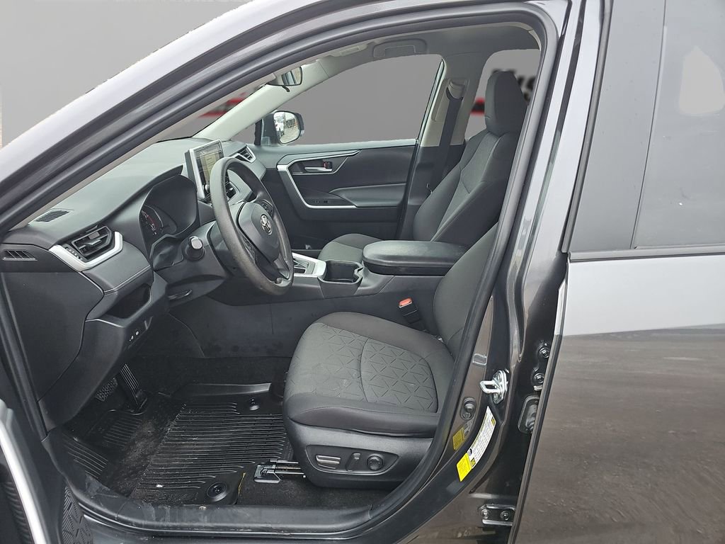 Used 2023 Toyota RAV4 XLE image 9