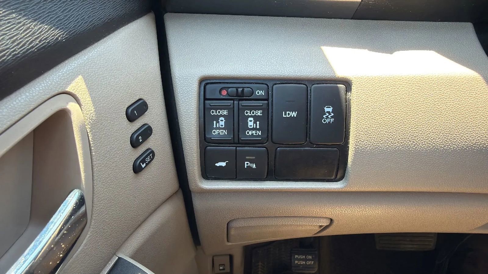 Used 2015 Honda Odyssey Touring Elite image 27