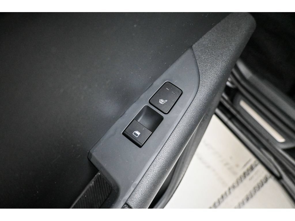 Certified 2025 Kia Niro Wave w/ Wave Preserve Package FWD image 14