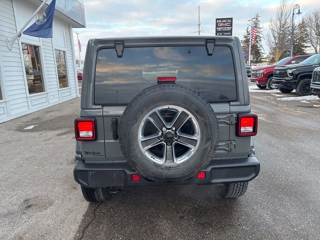 Used 2022 Jeep Wrangler Unlimited Sahara w/ Cold Weather Group AWD/4WD image 6
