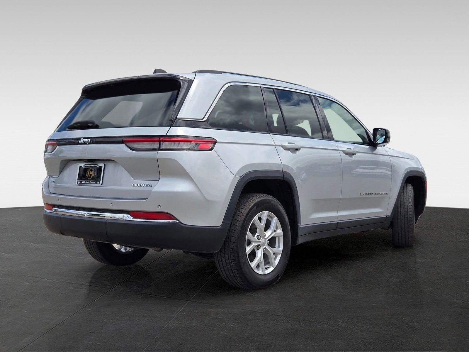 Used 2024 Jeep Grand Cherokee Limited AWD/4WD image 4