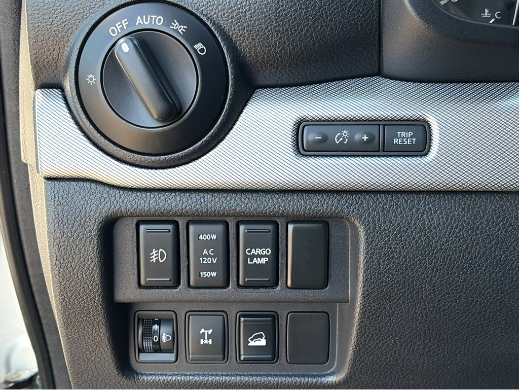 Used 2017 Nissan Titan PRO-4X AWD/4WD image 11