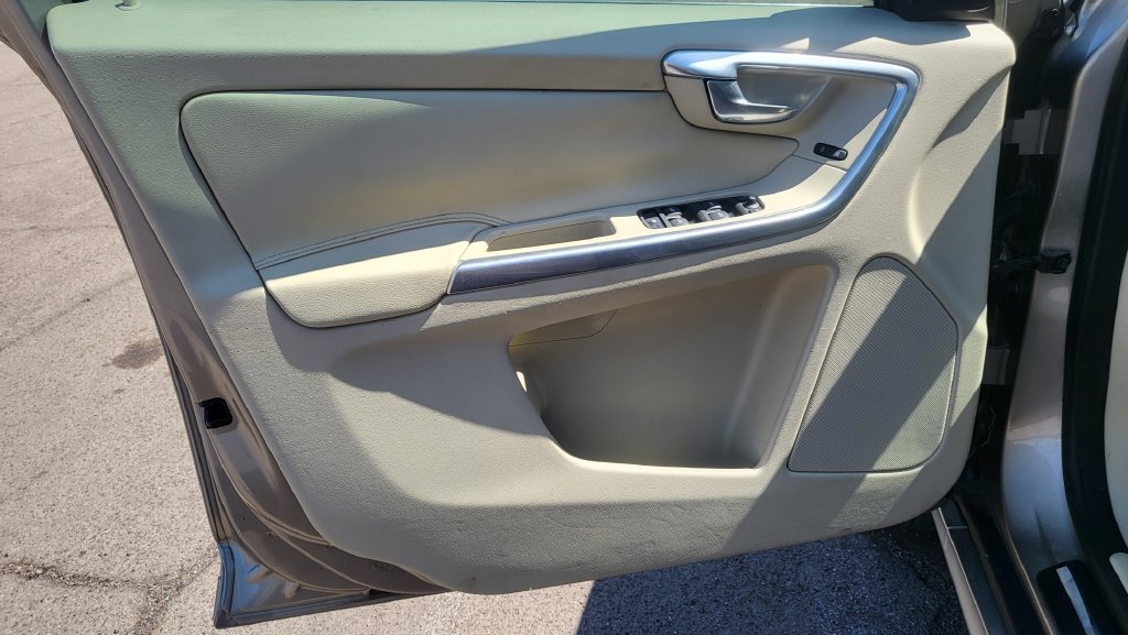 Used 2015 Volvo XC60 T5 Premier w/ Protection Package FWD image 25