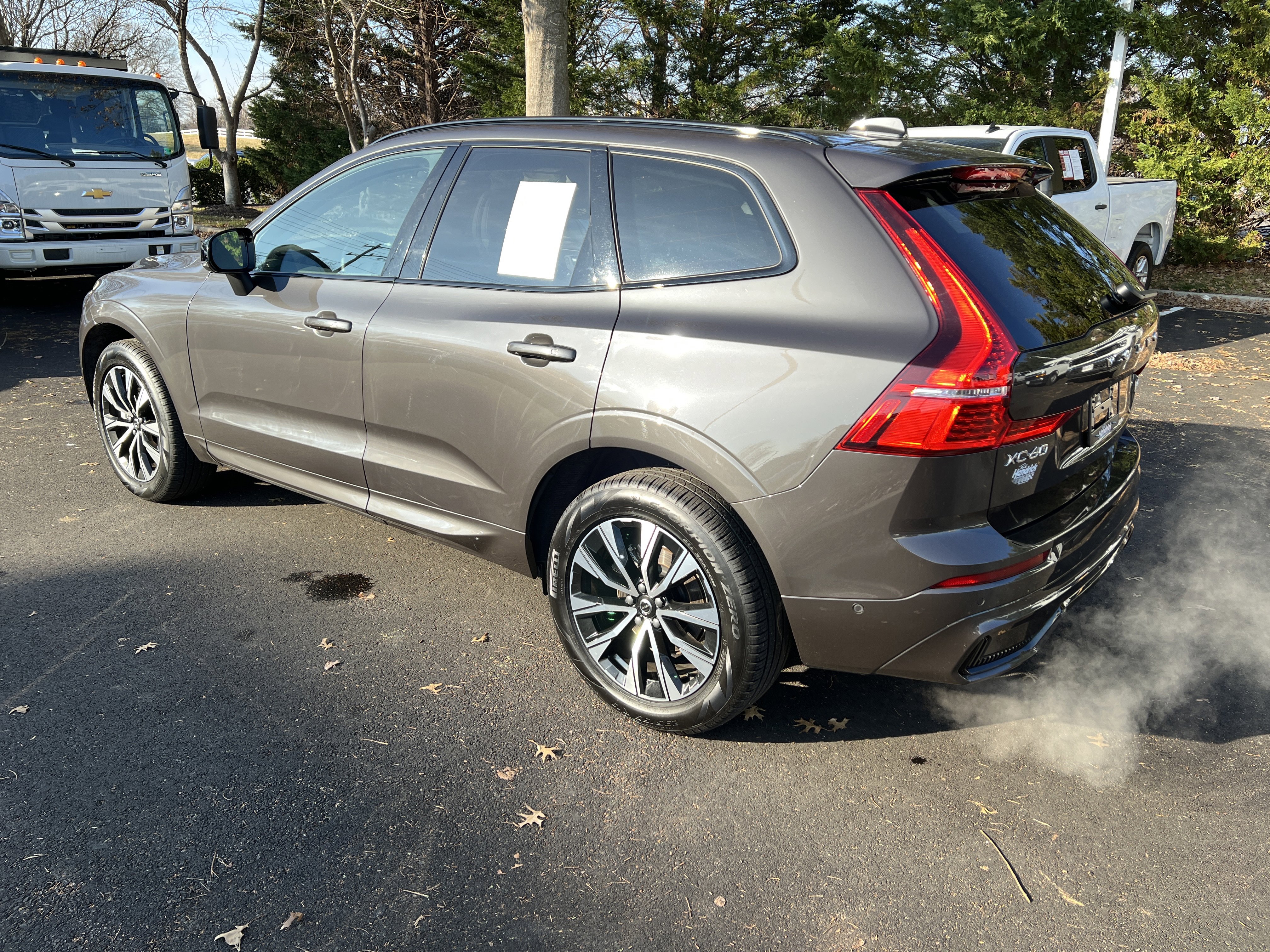 Used 2025 Volvo XC60 B5 Plus w/ Climate Package image 8