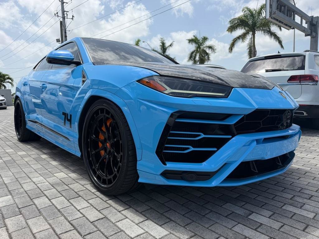 Used 2022 Lamborghini Urus AWD/4WD image 1