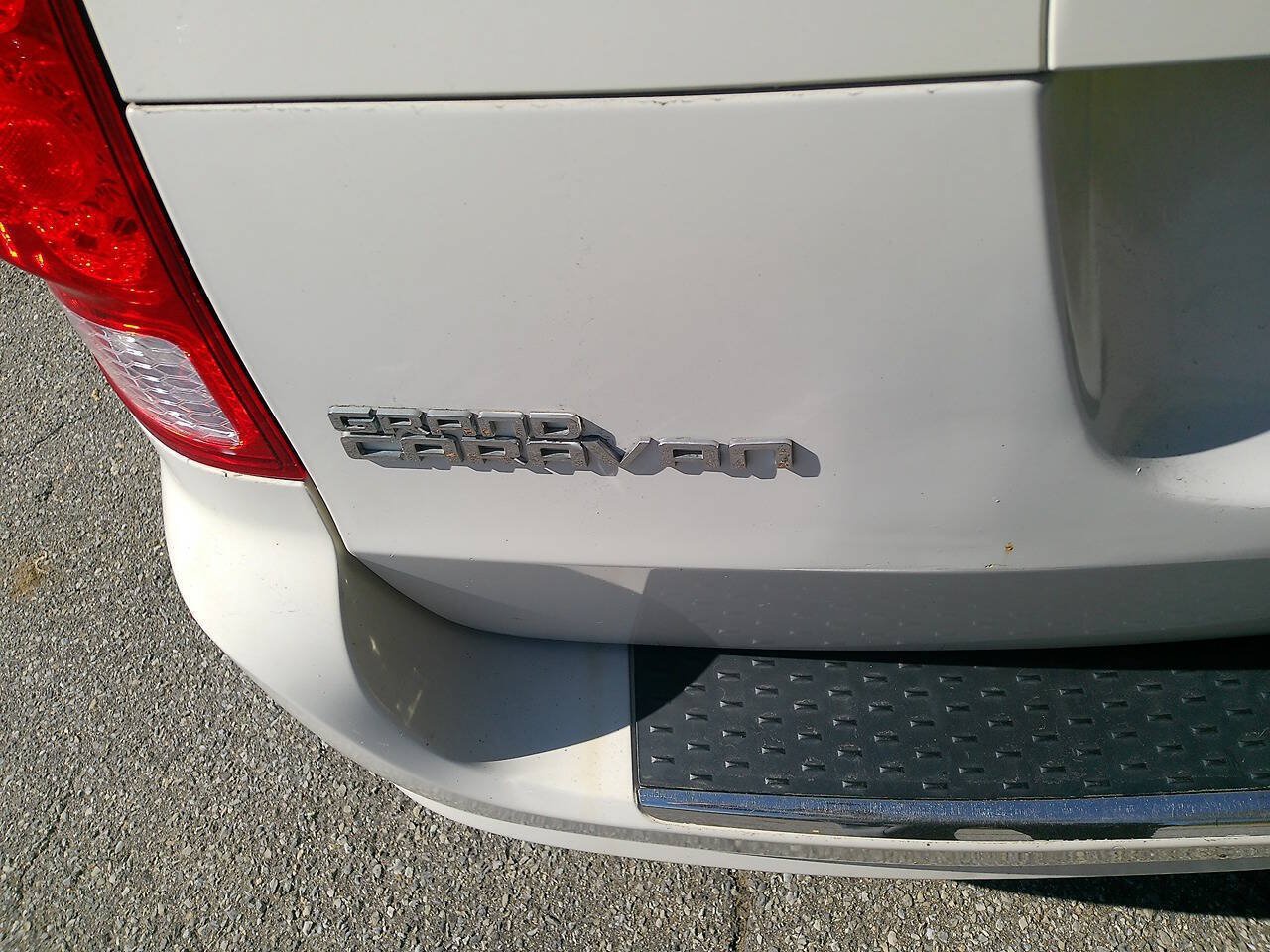 Used 2012 Dodge Grand Caravan SXT w/ Entertainment Group 1 FWD image 10