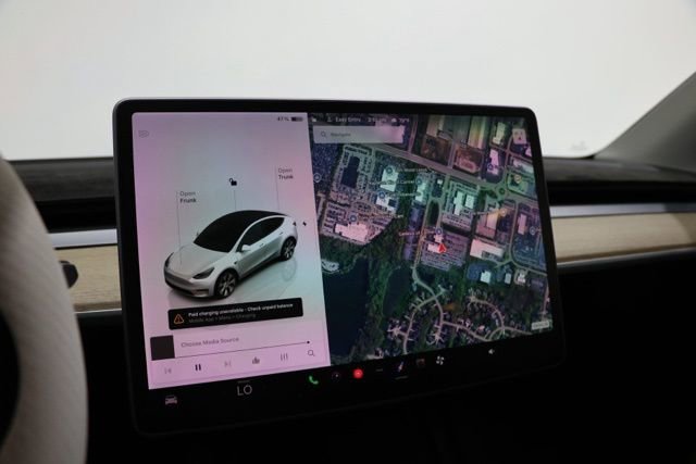 Used 2022 Tesla Model Y Long Range image 23