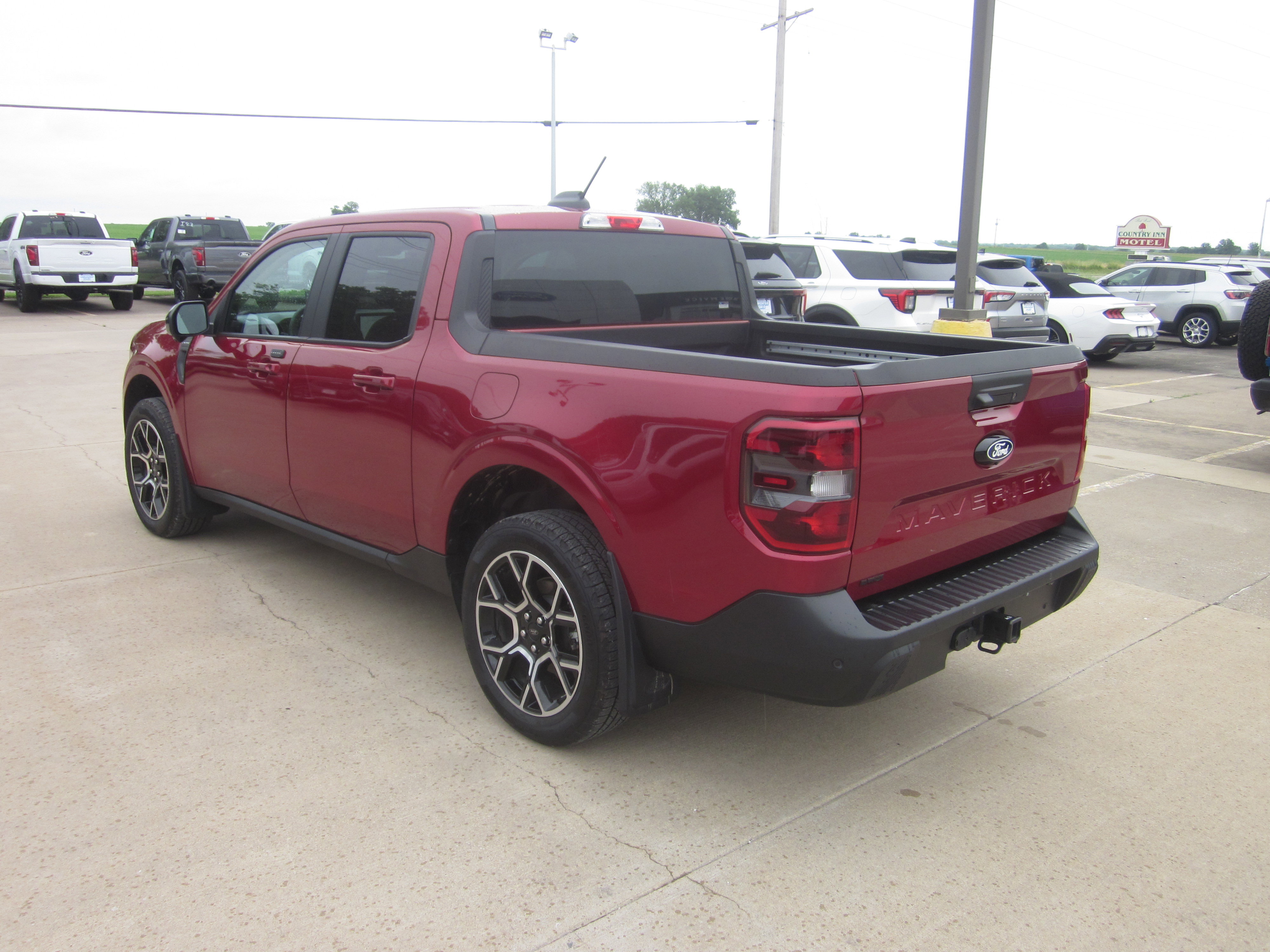 Used 2026 Ford Maverick Lariat w/ 4K Tow Package AWD/4WD image 4