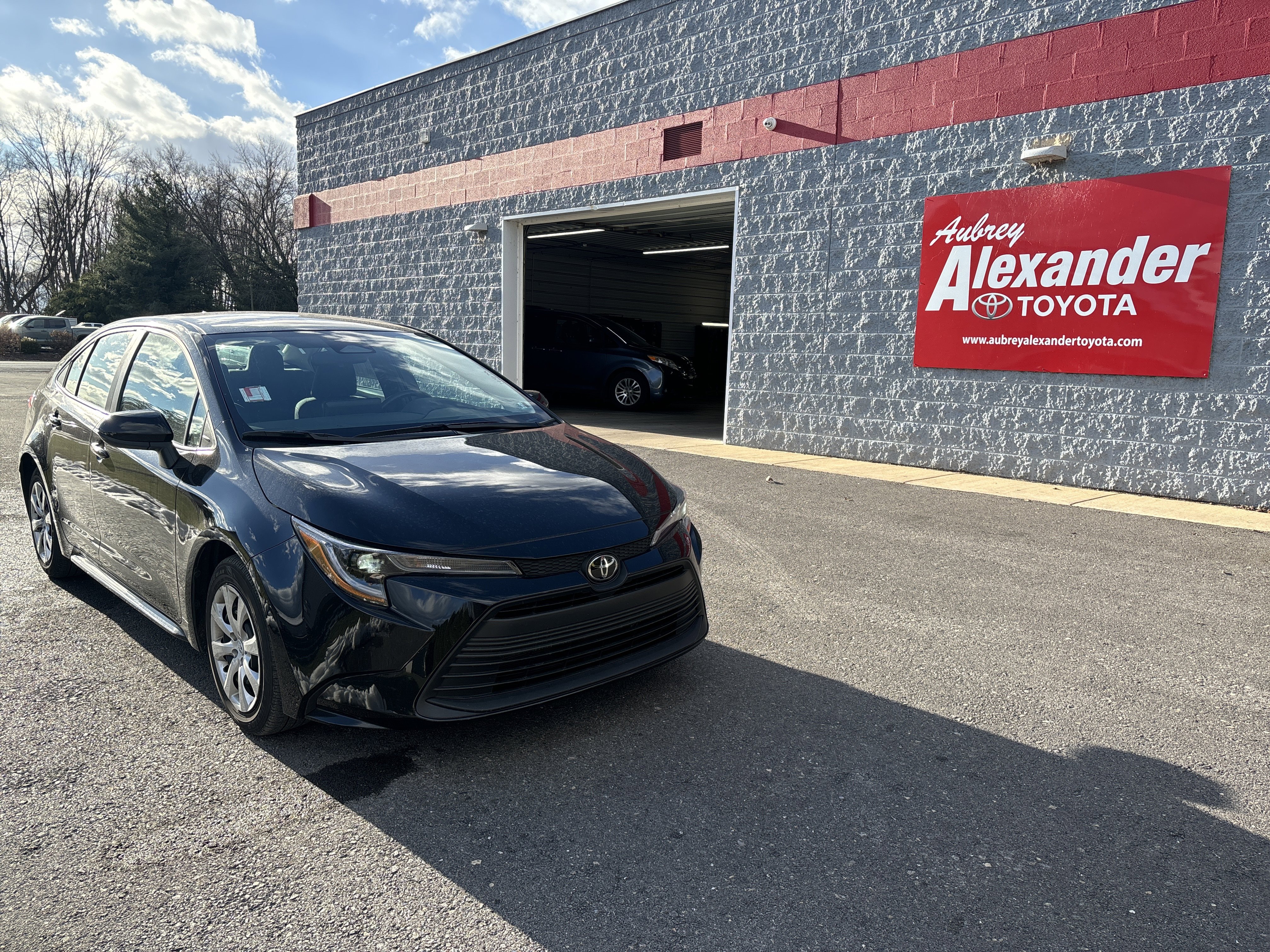 Used 2025 Toyota Corolla LE image 1