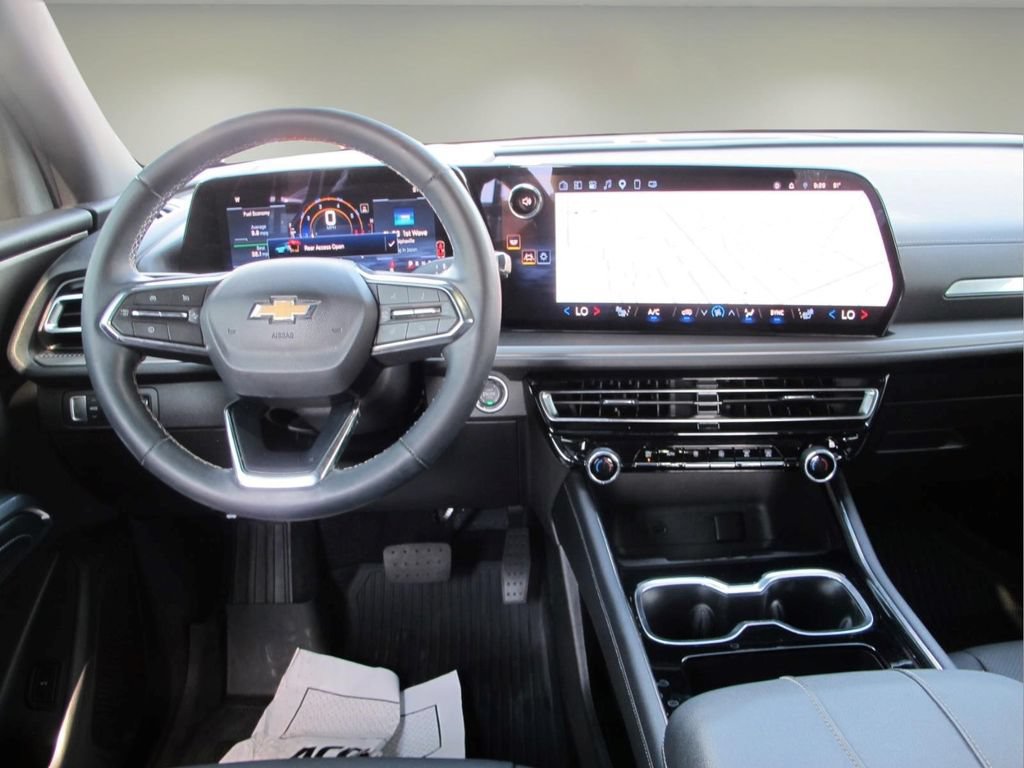 Used 2025 Chevrolet Traverse LT w/ Driver Confidence Package FWD image 20