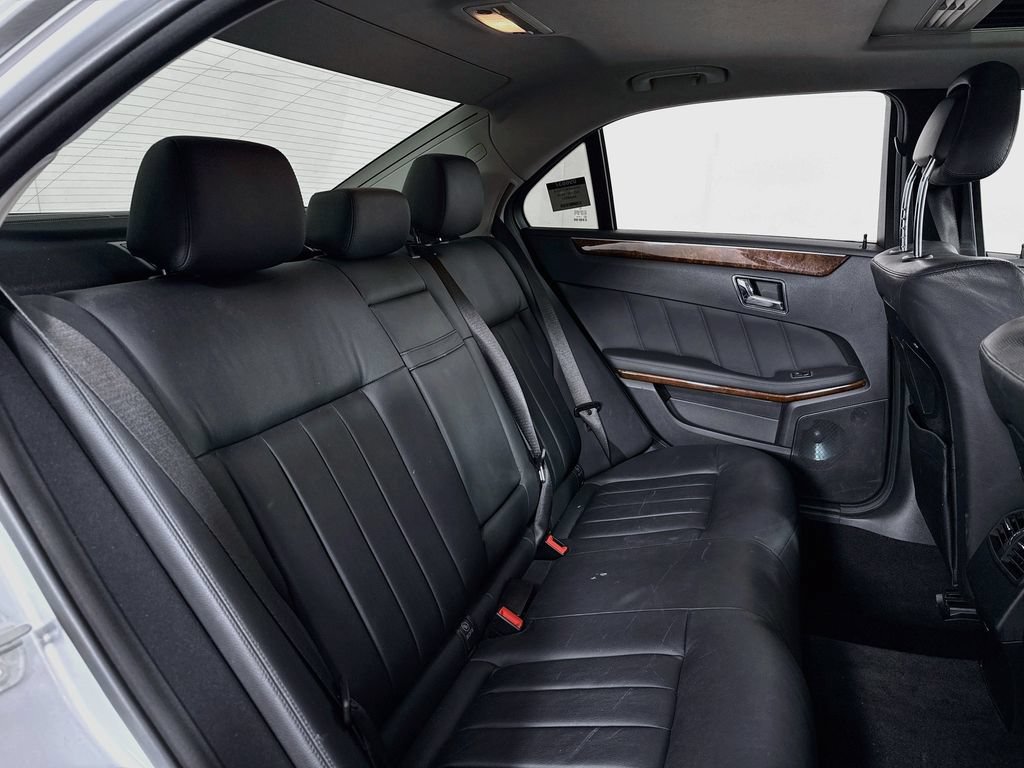 Used 2010 Mercedes-Benz E 550 Sedan image 33