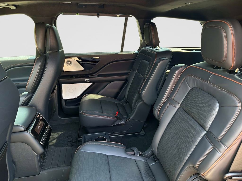 Used 2025 Lincoln Aviator Black Label AWD/4WD image 14